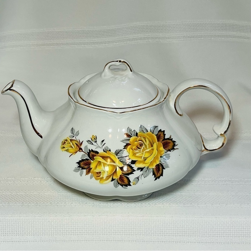 Ironstone Teapot VTG Ellegreave 598A Yellow Roses‎ Scalloped Gold Trim EUC